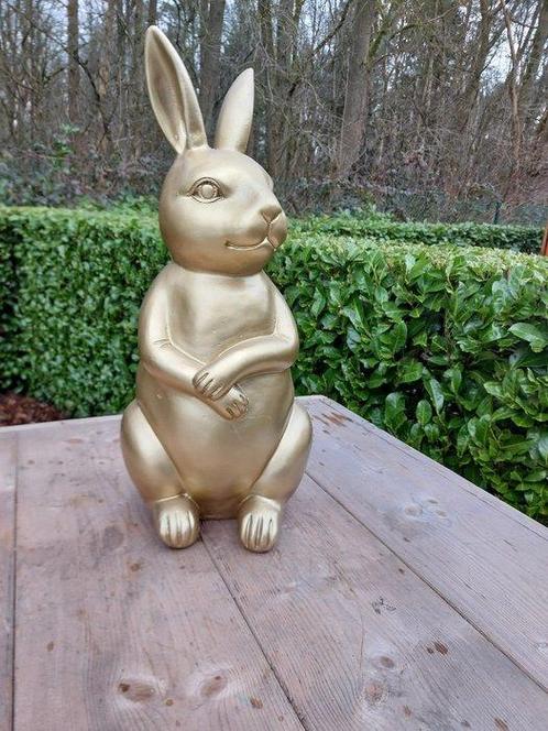 Beeld, fine statue of a gold rabbit - 54 cm - polyresin, Antiek en Kunst, Curiosa en Brocante