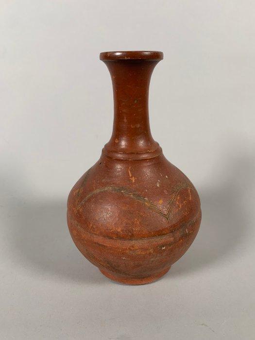 Miniatuur Azië Terracotta Kruik van rood engobe terracotta -, Verzamelen, Mineralen en Fossielen