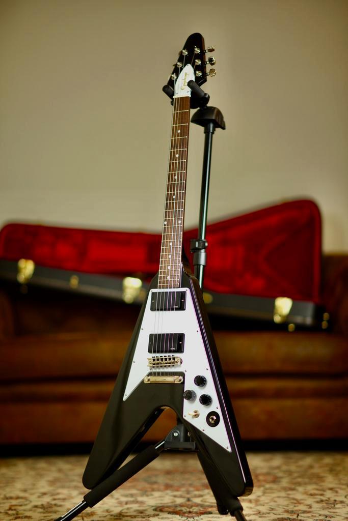 Epiphone Kirk Hammet Flying V | Black, Muziek en Instrumenten, Snaarinstrumenten | Gitaren | Elektrisch