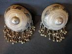 Lot van 2 chaunk (ook chank genoemd) gedragen door Gaddi