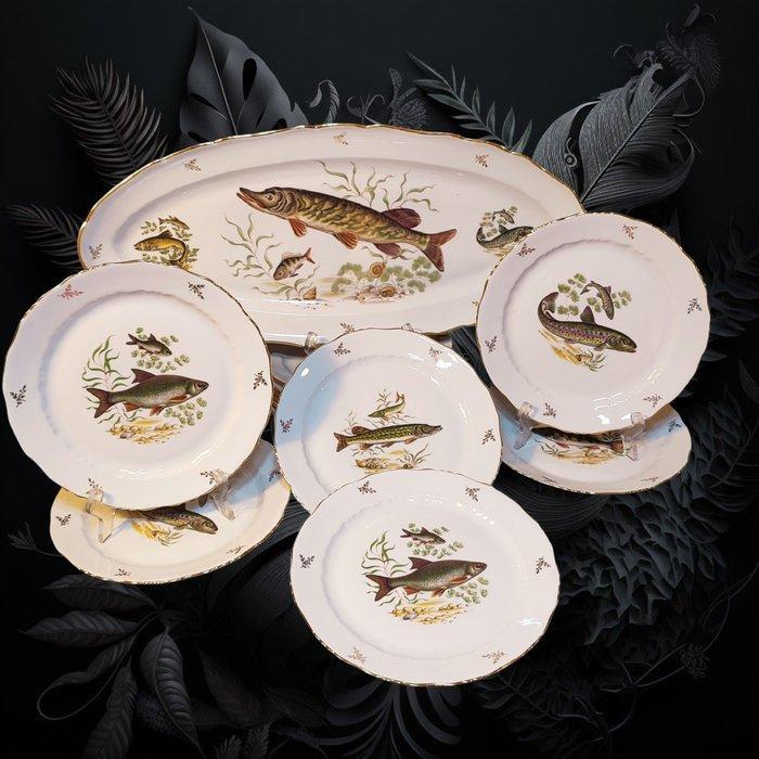 Signé “M & S” - Tafelservies (13) - Décor vissen & gouden, Antiek en Kunst, Antiek | Meubels | Tafels