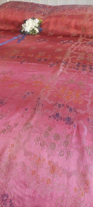 Zonder reservering - mooi dekbed of tafelkleed met, Antiek en Kunst, Antiek | Kleden en Textiel