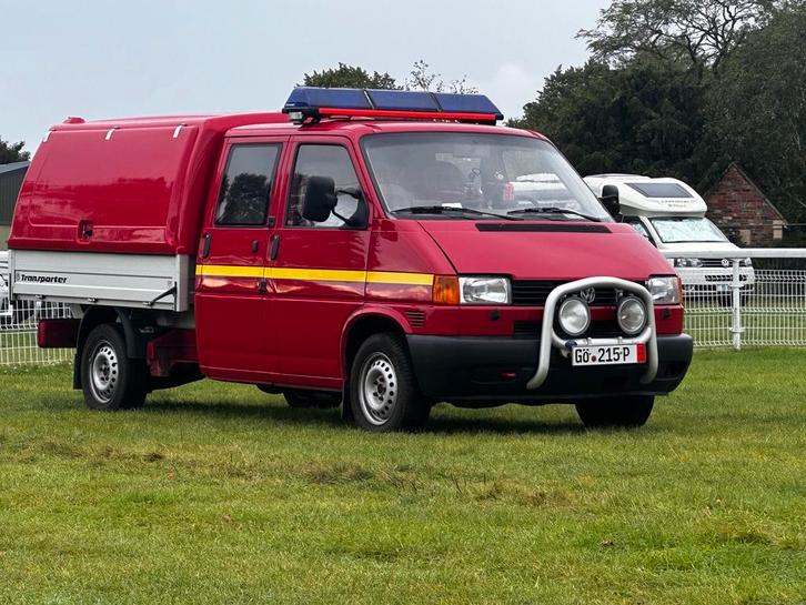 VW T4 LWB Sync. 4 door Doka. 2.5 Petrol. Black Friday Offer, Auto's, Oldtimers, Geïmporteerd, Dealer onderhouden, Onderhoudsboekje
