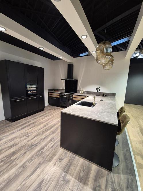 Nolte showroomkeuken SALE –Torino Lack Zwart incl. Apparaten, Huis en Inrichting, Keuken | Complete keukens, Kunststof, Met kookeiland