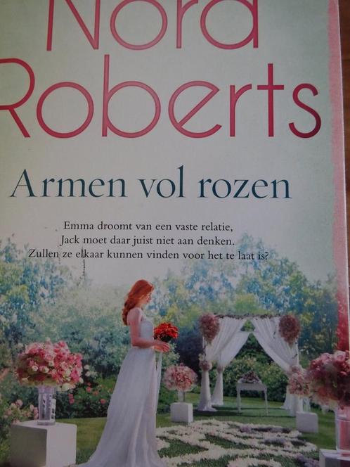Armen vol Rozen Nora Roberts 9789022590836 Nora Roberts, Boeken, Overige Boeken, Gelezen, Verzenden