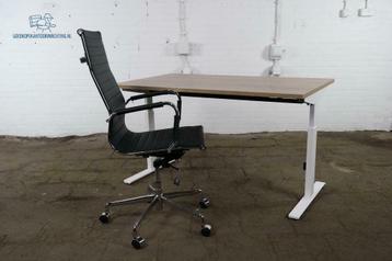 Thuiswerkplek | Wit T-poot frame | Robson eiken blad | Vitra beschikbaar voor biedingen