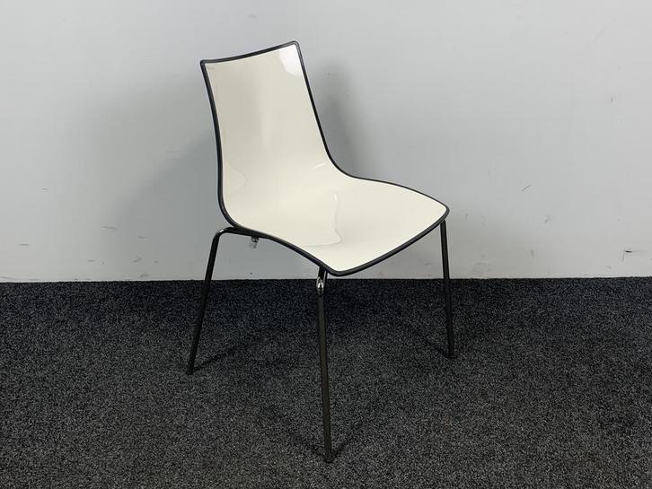 Zebra B Scab Stoel - Kunststof Zitting, Huis en Inrichting, Stoelen, Gebruikt, Ophalen of Verzenden