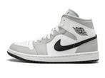 Air Jordan 1 Mid Light Smoke Grey Black - Maat 36.5 EU, Kleding | Heren, Schoenen, Ophalen of Verzenden, Nieuw, Jordan