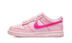 Nike Dunk Low Triple Pink (GS), Kleding | Dames, Schoenen, Nieuw