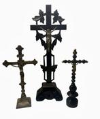 Kruisbeelden Coprus Cristi (3) - Antiek - hout en metaal -