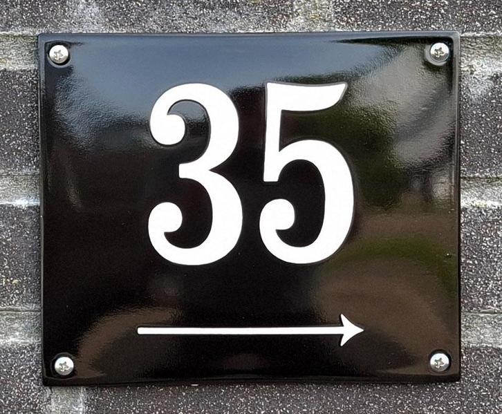 Emaille huisnummer met pijl 19x16cm, Verzamelen, Merken en Reclamevoorwerpen, Verzenden