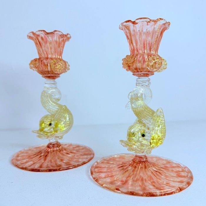 Taperstick (kleine blaker met een dunne pijp) dolfijnen (2), Antiek en Kunst, Antiek | Glas en Kristal