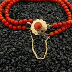 Bloedkoraal kralen armband met gouden sierslot; Antiek |..., Gebruikt, Overige kleuren, Ophalen of Verzenden, Met edelsteen