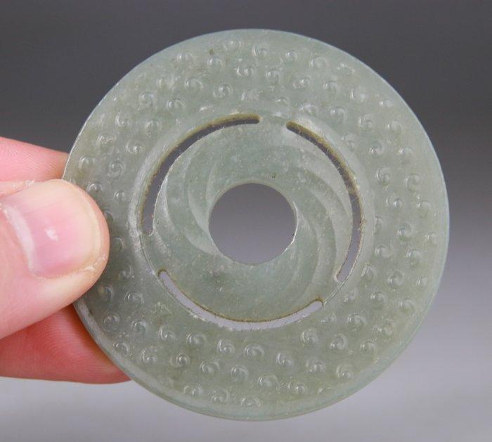 Disc Bi - hangerplaatje - sculptuur - Roest en Celadon -, Antiek en Kunst, Antiek | Overige Antiek