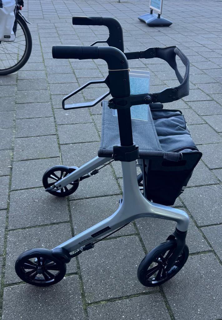 Rollator Avensis Grijs 299,- nu tijdelijk 229,-, Diversen, Rollators, Nieuw, Lichtgewicht, Opvouwbaar, Ophalen