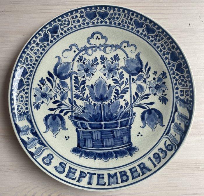 De Porceleyne Fles, Delft - Wandbord - Aardewerk - Juliana, Antiek en Kunst, Antiek | Glas en Kristal