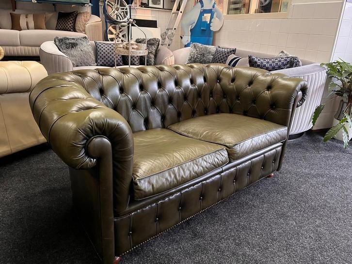 Chesterfield Maarssen Groene Vintage Chesterfield 2 Zitsbank, Huis en Inrichting, Banken | Bankstellen, Rechte bank, Gebruikt