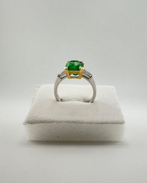 Ring - 18 karaat Geel goud, Witgoud - 2.35ct. tw. Smaragd -, Sieraden, Tassen en Uiterlijk, Ringen