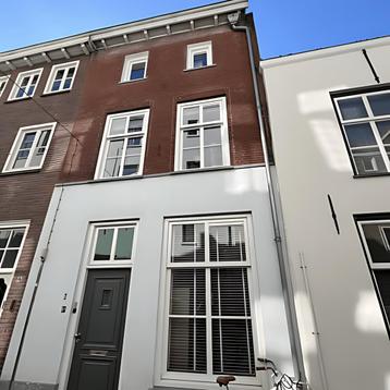 Twee studios in centrum met studio beschikbaar voor biedingen