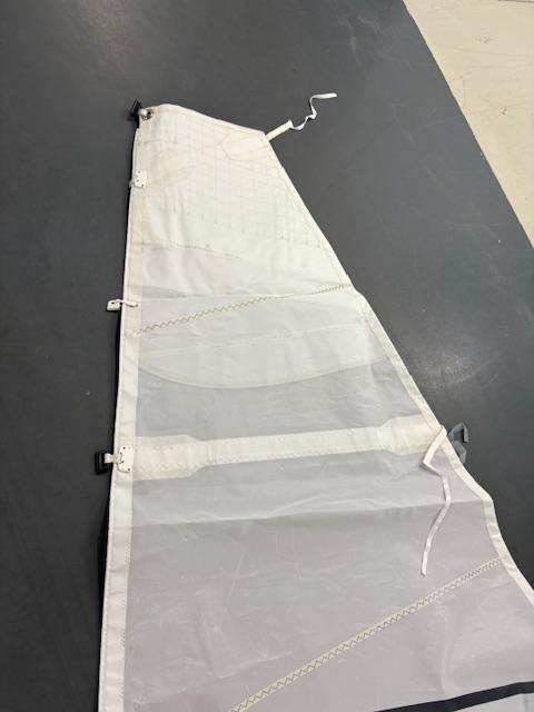 Diverse grootzeilen te koop 5 tot 50m2, Watersport en Boten, Zeilen en Zeiltoebehoren, 6 meter of meer, 15 tot 30 m², Gebruikt