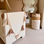 Handgemaakte stoffen vlaggenlijn beige – unieke kinderkam., Ophalen of Verzenden, Nieuw