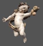 Snijwerk, Holzfigur - farbiger Engel mit Äpfel - Schutzengel