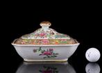 Een Chinese Rose Canton-soepterrine met deksel - Porselein, Antiek en Kunst
