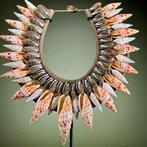 NO RESERVE PRICE - SN11 - Decorative Shell Necklace on a, Antiek en Kunst