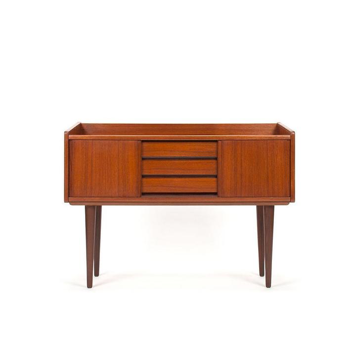 Klein vintage Mid-Century kastje of dressoirtje in teakhout, Huis en Inrichting, Kasten | Dressoirs, Gebruikt, Met lade(s), Met deur(en)