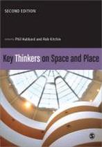 9781849201025 Key Thinkers on Space and Place | Tweedehands, Verzenden, Zo goed als nieuw, Phil Hubbard