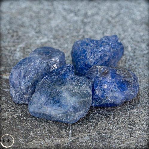 Veel natuurlijke diepblauwe tanzanietkristallen, 147,95 ct-, Verzamelen, Mineralen en Fossielen