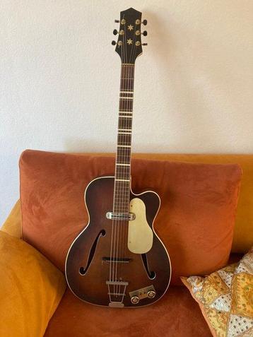 Melodija Mengeš - Model 100 - - Archtopgitaar - Slovenië - beschikbaar voor biedingen