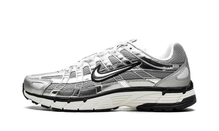 Nike P-6000 Metallic Silver - Maat 40 EU, Kleding | Heren, Schoenen, Ophalen of Verzenden