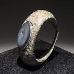 Oud-Romeins Brons, Nichollo Ring met intaglio. Zeer mooi.