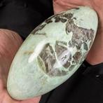 Shiva Lingam in Garnieriet: symbool van evenwicht en
