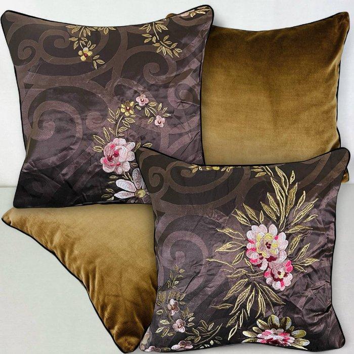 New set of four cushions . Two of them made with Designers, Antiek en Kunst, Curiosa en Brocante