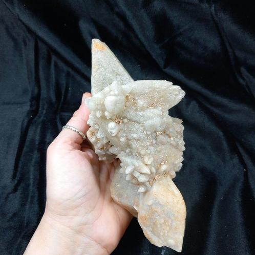calciet Kristalen - Hoogte: 9 cm - Breedte: 18 cm- 920 g -, Verzamelen, Mineralen en Fossielen