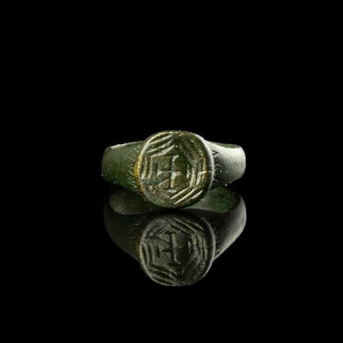 Middeleeuwen, kruisvaardersperiode Brons Ring met, Antiek en Kunst, Antiek | Overige Antiek
