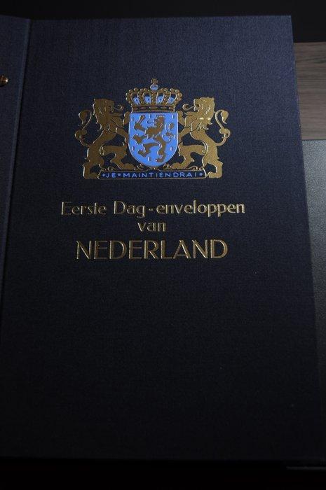 Nederland - Flinke doos vol met 100-den FDCs in diverse, Postzegels en Munten, Postzegels | Nederland