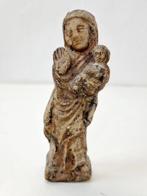 sculptuur, Sculpted Mary with child - 17 cm - Steen, Antiek en Kunst, Kunst | Niet-Westerse kunst