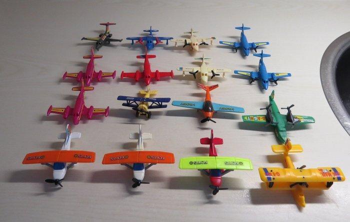 Ferrero - Speelgoedfiguurtjes Voertuigen 150+, Antiek en Kunst, Antiek | Speelgoed