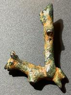 Hittite Brons Zeldzame beeldje van Sharruma die op een stier