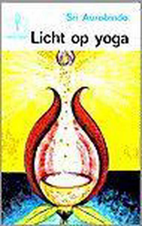 Licht op yoga / Orient-serie 9789020240023 S. Aurobindo, Boeken, Esoterie en Spiritualiteit, Gelezen, Verzenden