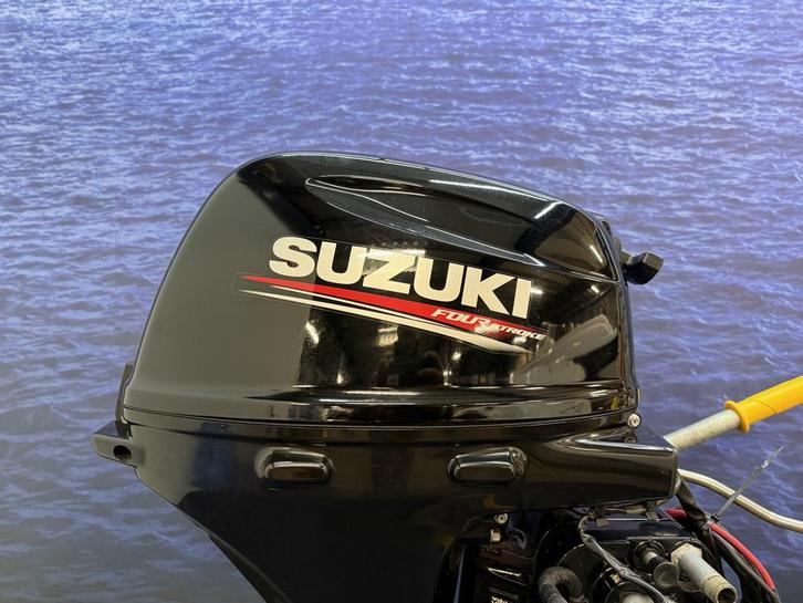 Buitenboordmotor - “ Suzuki 20 pk | PowerTrim | Nieuwstaat |, Watersport en Boten, Buiten- en Binnenboordmotoren, Buitenboordmotor