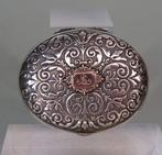 Pillendoos met floraal decor - Pillendoosje - .800 zilver