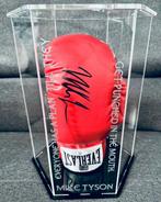 Mike Tyson - gesigneerde bokshandschoen, Nieuw