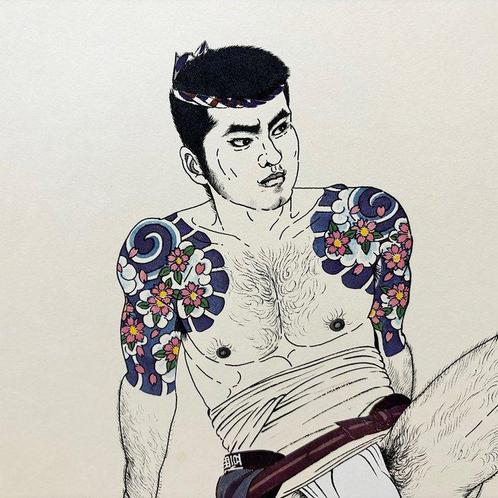 Spierachtige getatoeëerde man met benen uit elkaar -, Antiek en Kunst, Antiek | Overige Antiek