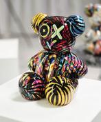 Patryk Konrad - Vibrant Pop-Art Designer Bear Sculpture –, Antiek en Kunst