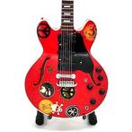 Miniatuur Gibson ES-335 Big Red gitaar met gratis standaard, Ophalen of Verzenden, Nieuw, Pop, Beeldje of Miniatuur