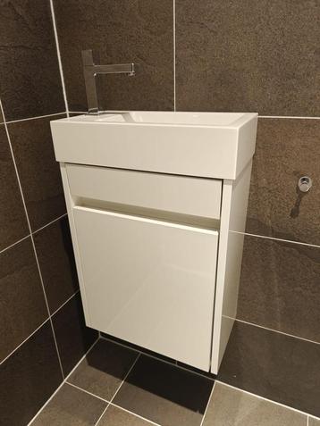 Showmodel fonteinkast 40cm greeploos wit met kraan - 0014 beschikbaar voor biedingen